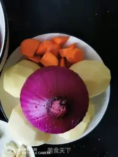 Make Blue curry beef potatoes step 1