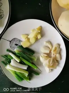 Make Blue curry beef potatoes step 2