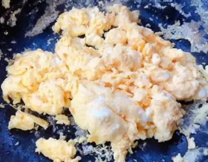 Make Scrambled eggs step 5