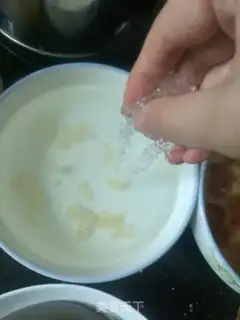 Make Peach yogurt nuts step 1