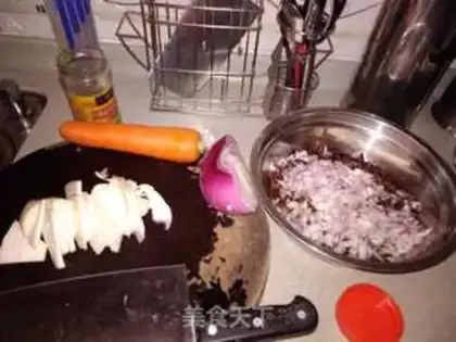 Make Double-coloured meat buns step 2