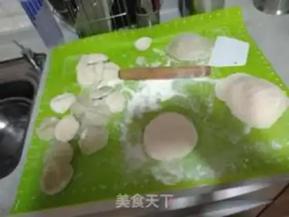 Make Double-coloured meat buns step 3