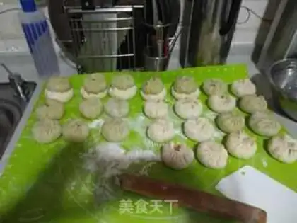 Make Double-coloured meat buns step 4