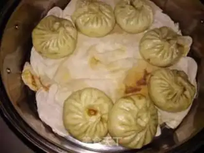 Make Double-coloured meat buns step 5