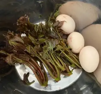 Make Eggs from the fragrance stand step 0