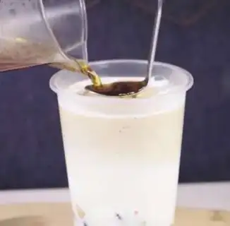 Make Taco Red Tea latte step 7