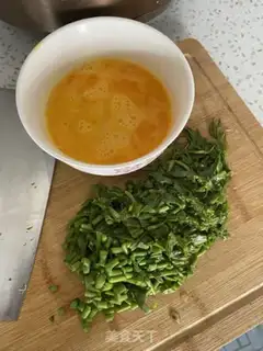 Make Eggs from the fragrance stand step 1