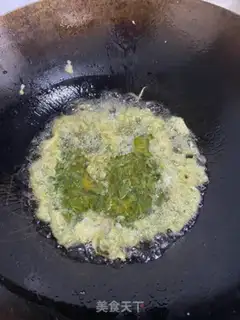 Make Eggs from the fragrance stand step 3