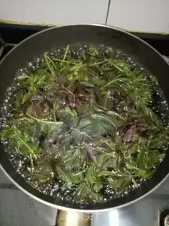Make Fried eggs step 1