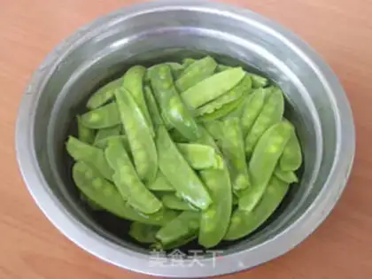 Make Shrimp toad sauce with Dutch beans step 0