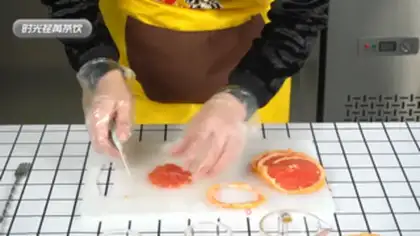 Make A glass of red grapefruit step 2