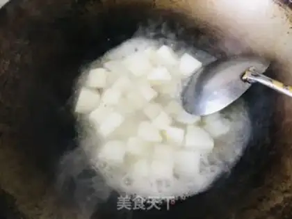 Make Chicken soup and radish step 3