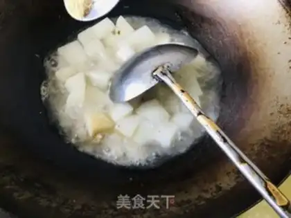 Make Chicken soup and radish step 4