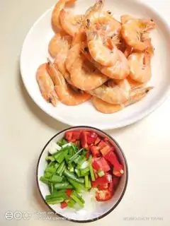 Make Red-fried prawn step 1