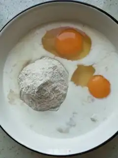 Make Egg-milk oatmeal step 1