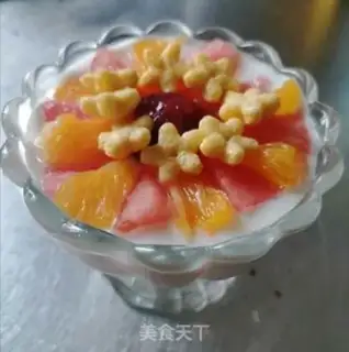 Make Yogurt and fruit shakes step 7