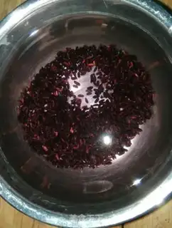 Make Red sugar and black rice congee step 2