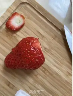 Make Strawberry toast step 0