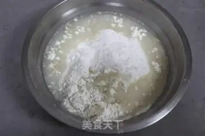 Make Spring sauce meat buns step 0
