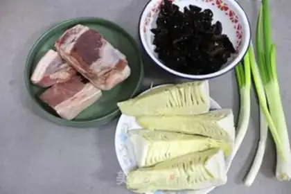 Make Spring sauce meat buns step 2