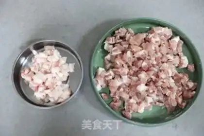 Make Spring sauce meat buns step 3