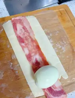 Make Bacon egg rolls step 1
