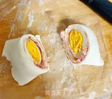 Make Bacon egg rolls step 2