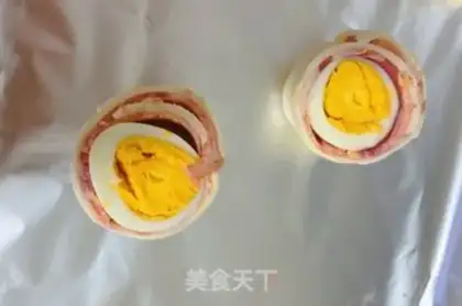 Make Bacon egg rolls step 3