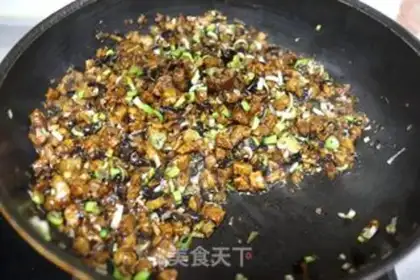 Make Spring sauce meat buns step 11