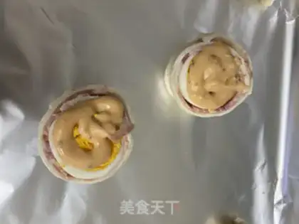 Make Bacon egg rolls step 4