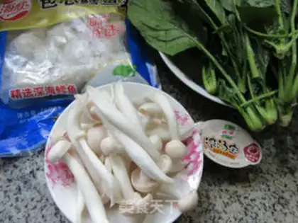 Make White mushroom cod-ball spinach soup step 0