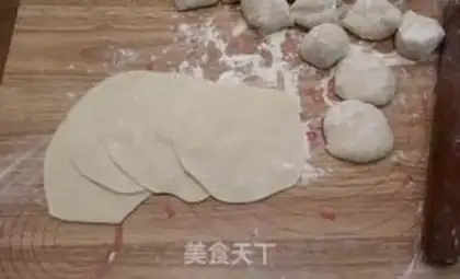Make Spring sauce meat buns step 16
