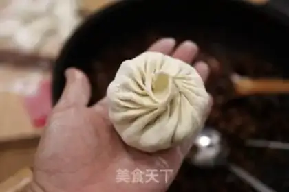 Make Spring sauce meat buns step 18