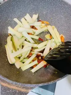 Make Scrambled cabbage step 1