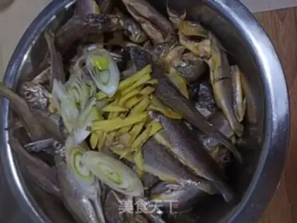 Make Snack, yellow fish step 1