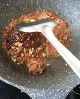 Make Tomato garlic sauce step 16