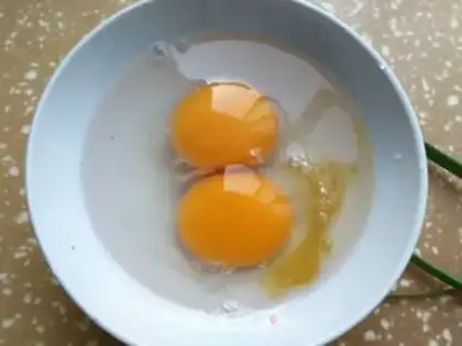Make Garlic fried eggs step 2