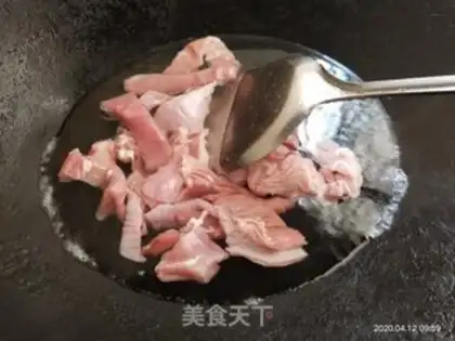 Make Red-treed yellow pig belly soup step 2