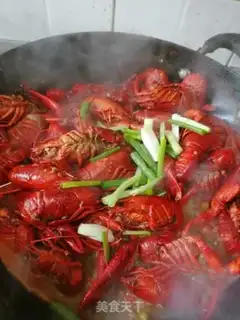 Make Thirteen spicy lobsters step 16
