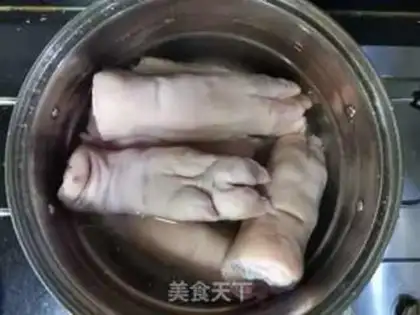 Make Secret sauce pig hoof step 0