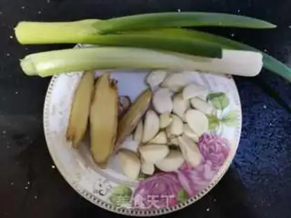 Make Secret sauce pig hoof step 1