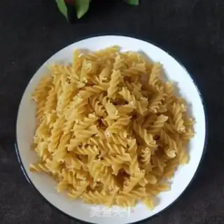 Make Eggs fried pasta step 0
