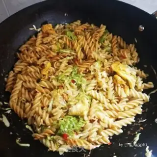 Make Eggs fried pasta step 11