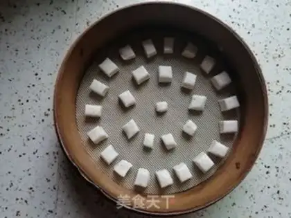 Make Banana crystal cake step 2