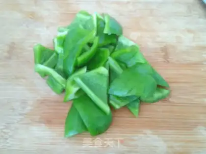 Make Bean petals for radish step 2