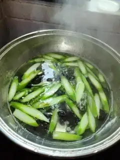 Make Shrimp, black and mucous step 3