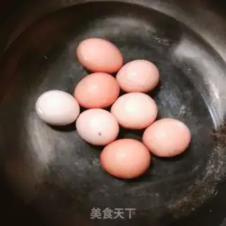Make Five spicy tea eggs step 1
