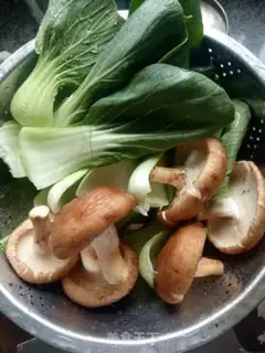 Make Fry mushrooms step 0