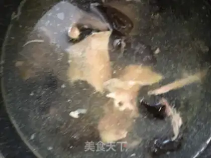Make Dried pigeons boiled dry silk step 3