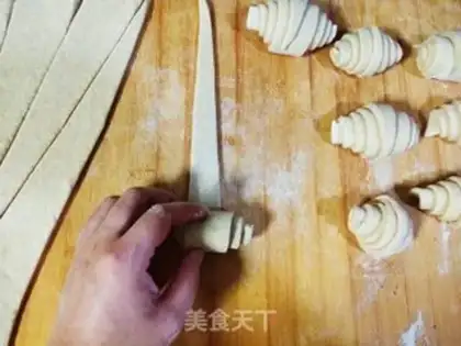 Make Allegra horn buns step 9